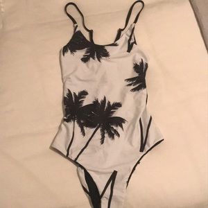 NWT Cupshe black and white tropical one piece